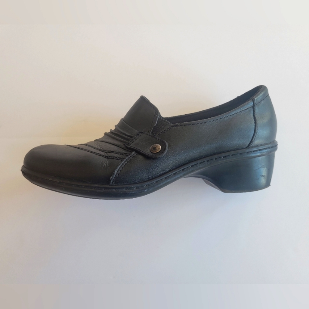 Earth Orgins Black Leather Heels